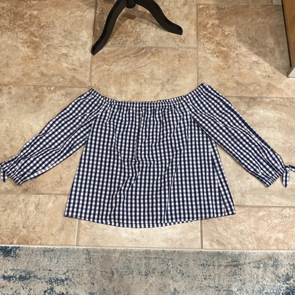 Vineyard Vines Blue Smocked 3/4 Sleeve Blouse NWOT - Picture 2 of 6